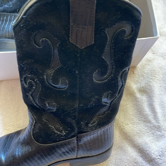 Boots - Picture 5 of 5